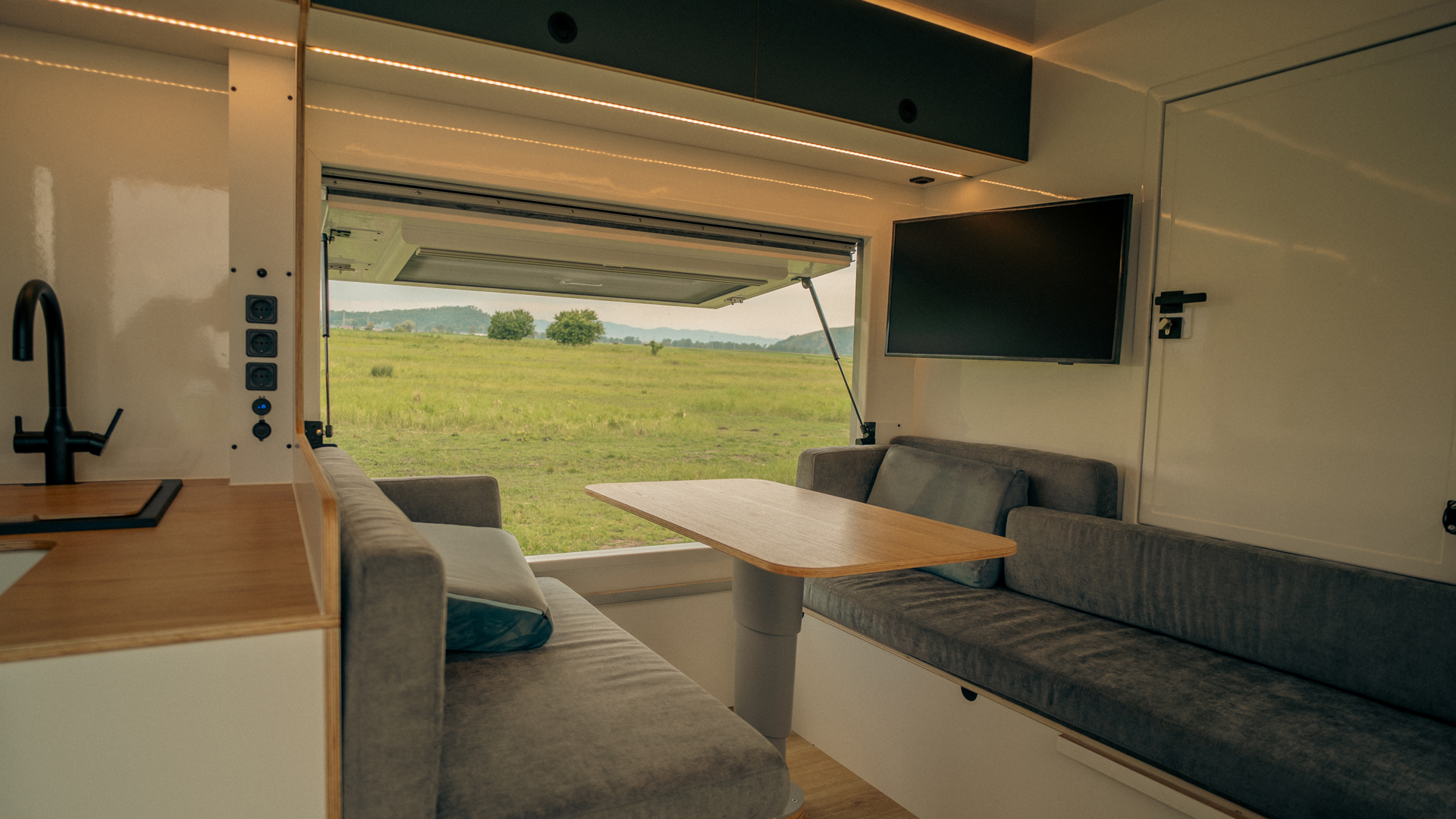 Mercedes Arocs – Camion de expeditie (8)