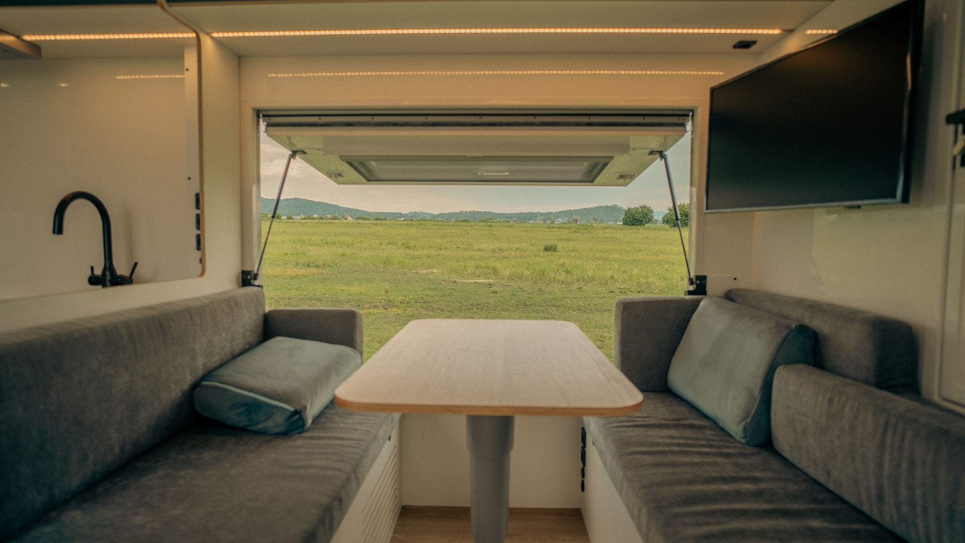 Mercedes Arocs – Camion de expeditie (9)